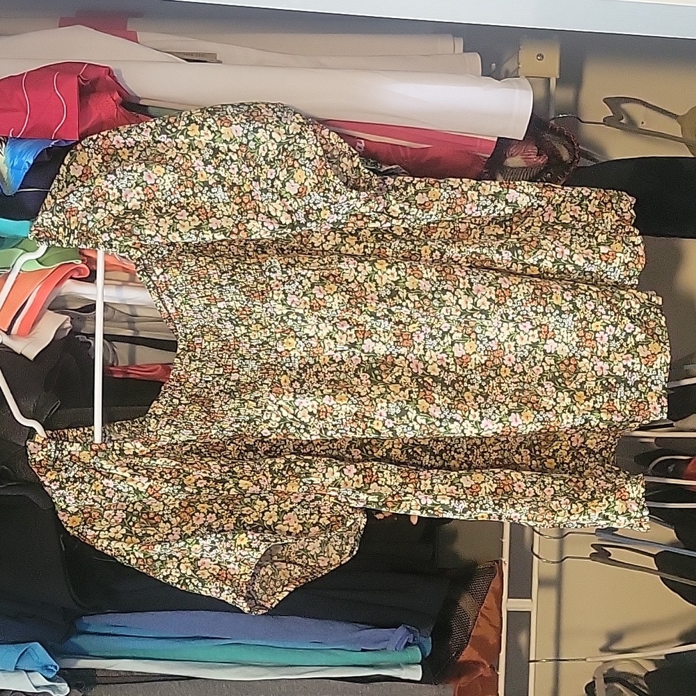 Old Navy Green Floral Top (2X)